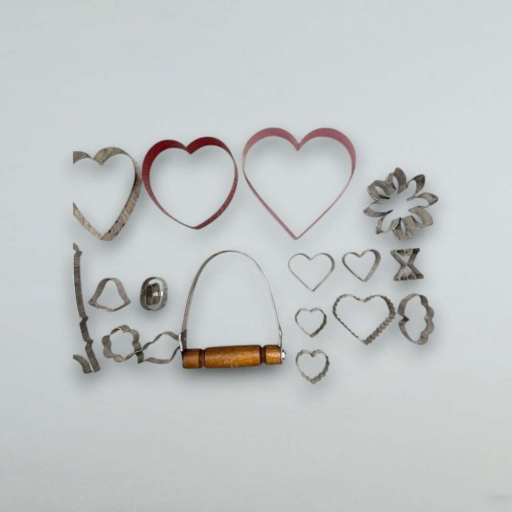 21 Piece Metal Cookie Cutter Lot Hearts Eiffel Tower Flowers Baking Tools - Picture 2 of 4